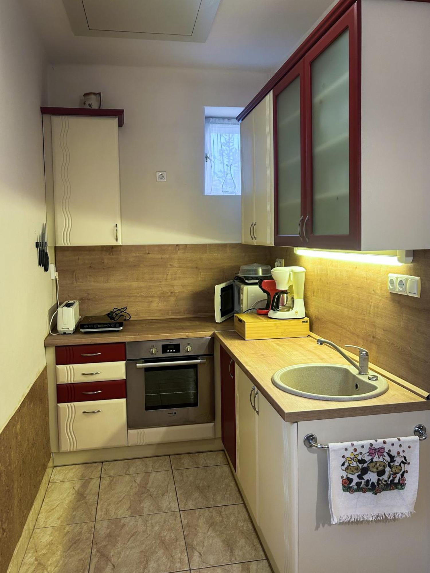 Oeroemvoelgy Vendeghaz Hotel Bozsva Екстериор снимка