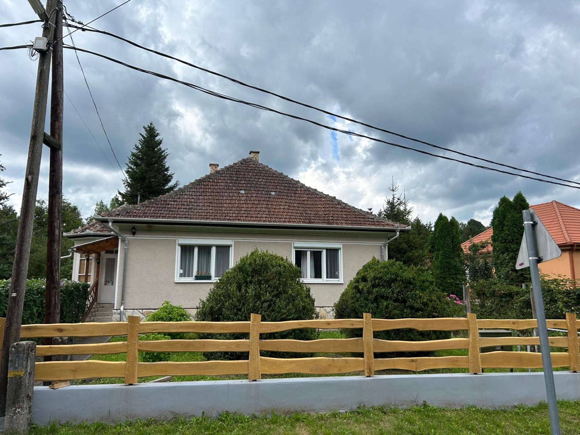 Oeroemvoelgy Vendeghaz Hotel Bozsva Екстериор снимка