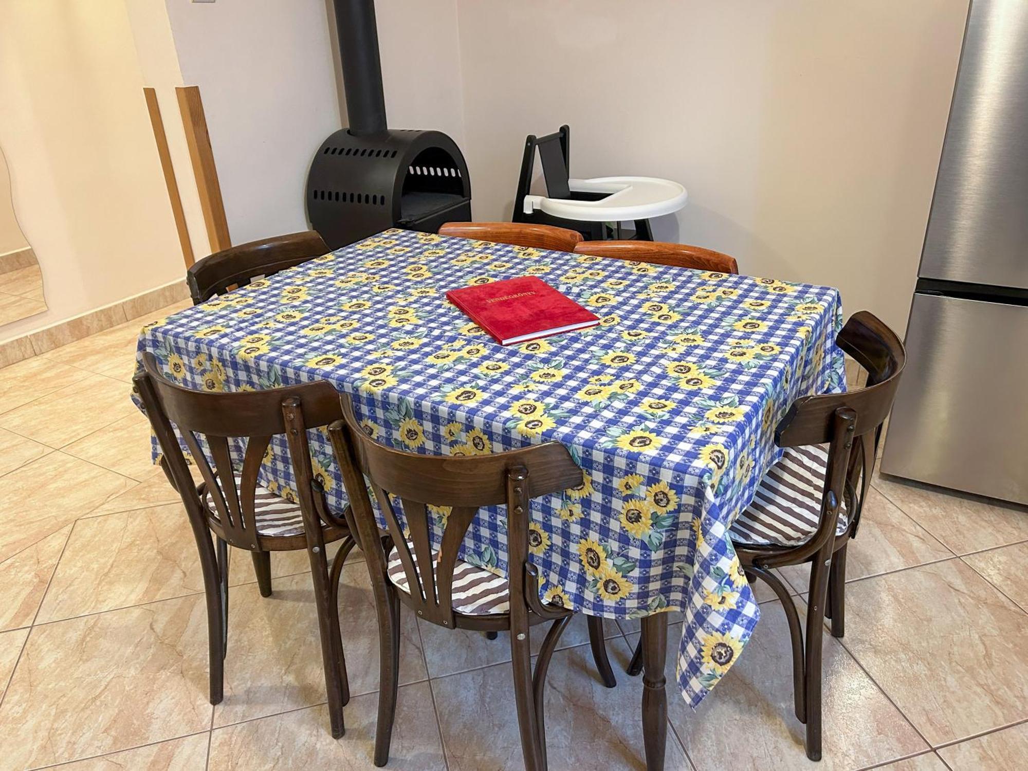Oeroemvoelgy Vendeghaz Hotel Bozsva Екстериор снимка