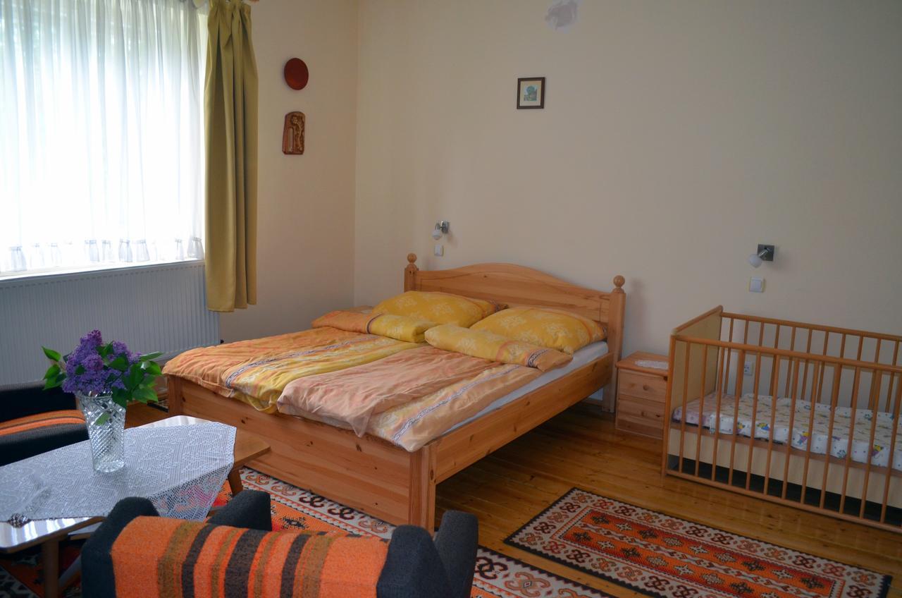 Oeroemvoelgy Vendeghaz Hotel Bozsva Екстериор снимка